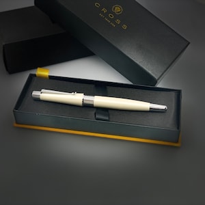Stylo à bille Cross Beverly blanc nacré – élégant et féminin avec détails chromés