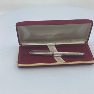 Stylo plume Parker Sonnet Vintage Silver avec lignes verticales