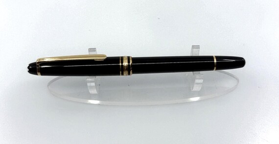 Montblanc Classic Black & Gold Fountain Pen – 14K Nib, Uninked