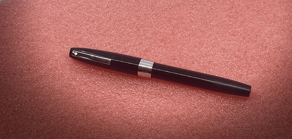 シェーファー 330 万年筆 - バーガンディ、細いショート ダイヤモンド