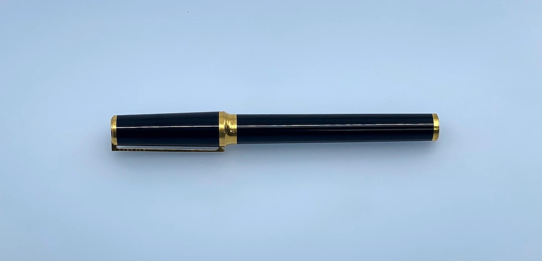 S.T. Dupont Montparnasse Fountain Pen, Black Lac De Chine, 18K