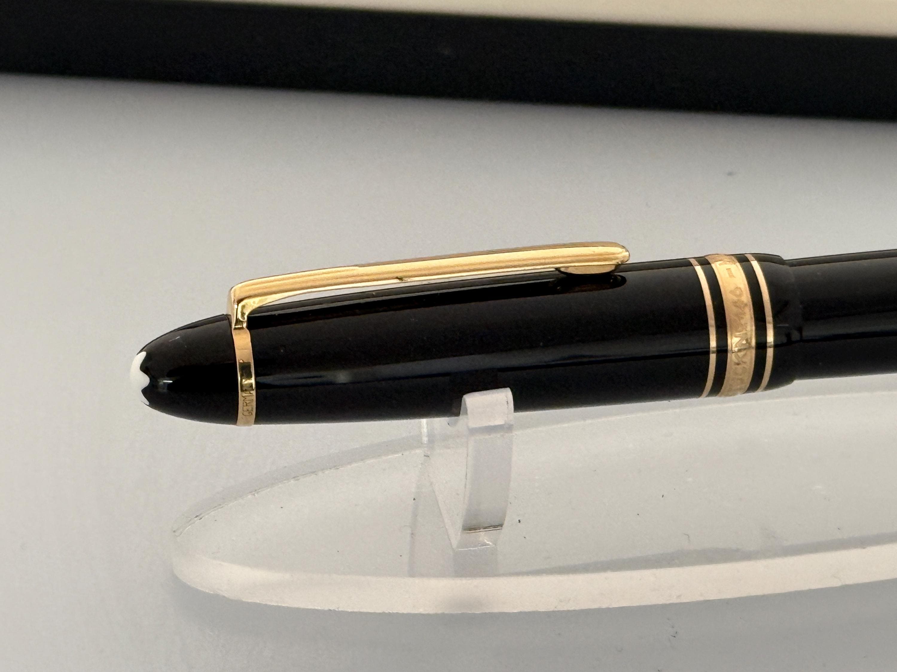 Montblanc Meisterstück 146 - Vintage Black and Gold Fountain Pen