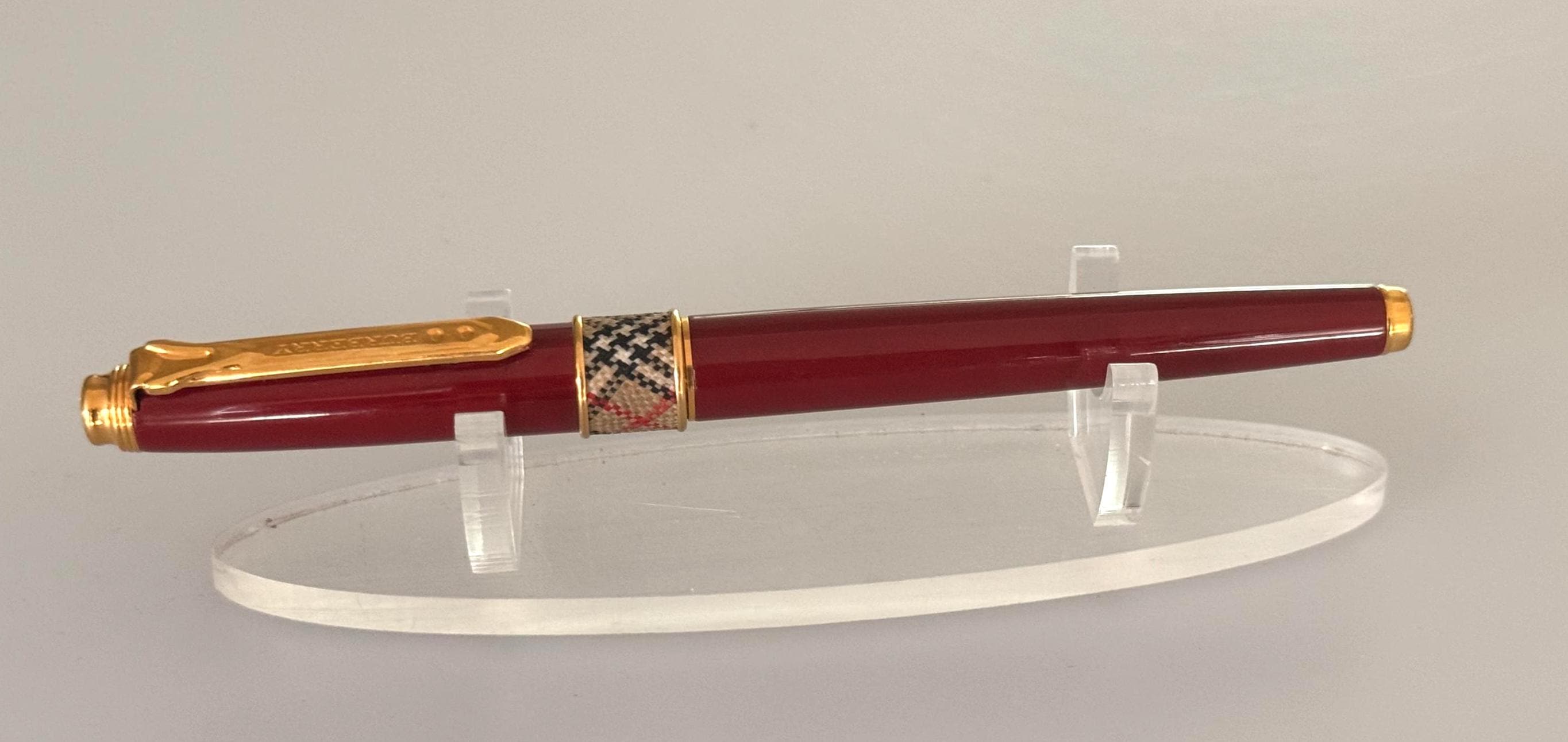BURBERRY ドーバーシリーズ 万年筆 Vintage Burberry Rollerball Pen, Burgundy Red Lacquer, Gold Tone