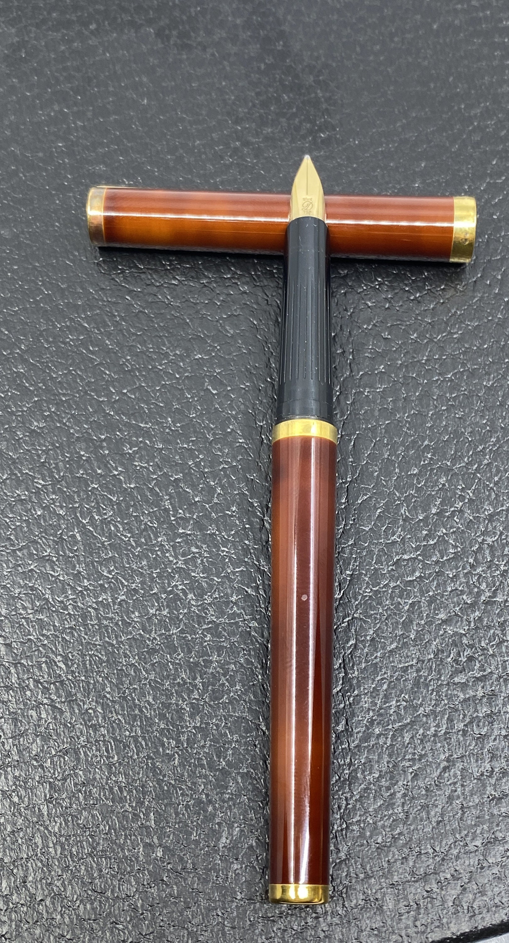 S.T. Dupont Laque De Chine Fountain Pen With 18K Gold and