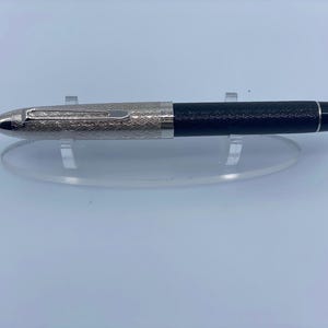 Pluma Estilográfica Omas S2001 Ogiva Guilloche - Cuerpo en Resina y Capuchón en Plata de Ley