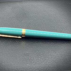 S.T. Penna stilografica Dupont Fidelio Edizione Limitata Art Nouveau in lacca verde laguna e oro giallo