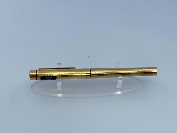 Sheaffer Targa 1007 Fountain Pen, Gold Geometric Crosshatch Finish