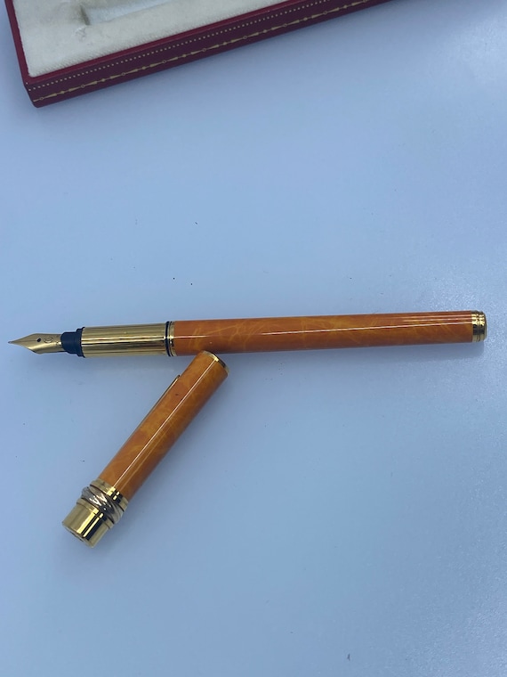 カルティエ　万年筆　Cartier Les Must ゴールド Buy Cartier 'must De Cartier' Fountain Pen - Orange Marble Lacquer