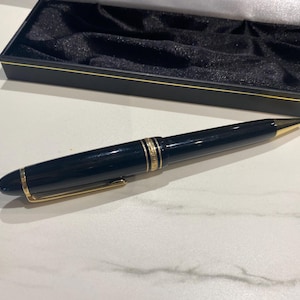 Stylo bille Montblanc Meisterstück LeGrand 146 Pix en résine noire avec attributs dorés - Numéro de série sur l'anneau supérieur - Boîte d'origine