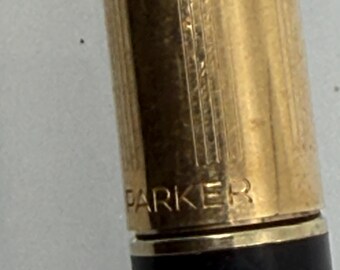 パーカー 45 万年筆 | 金メッキキャップ、ブラックバレル | 14K