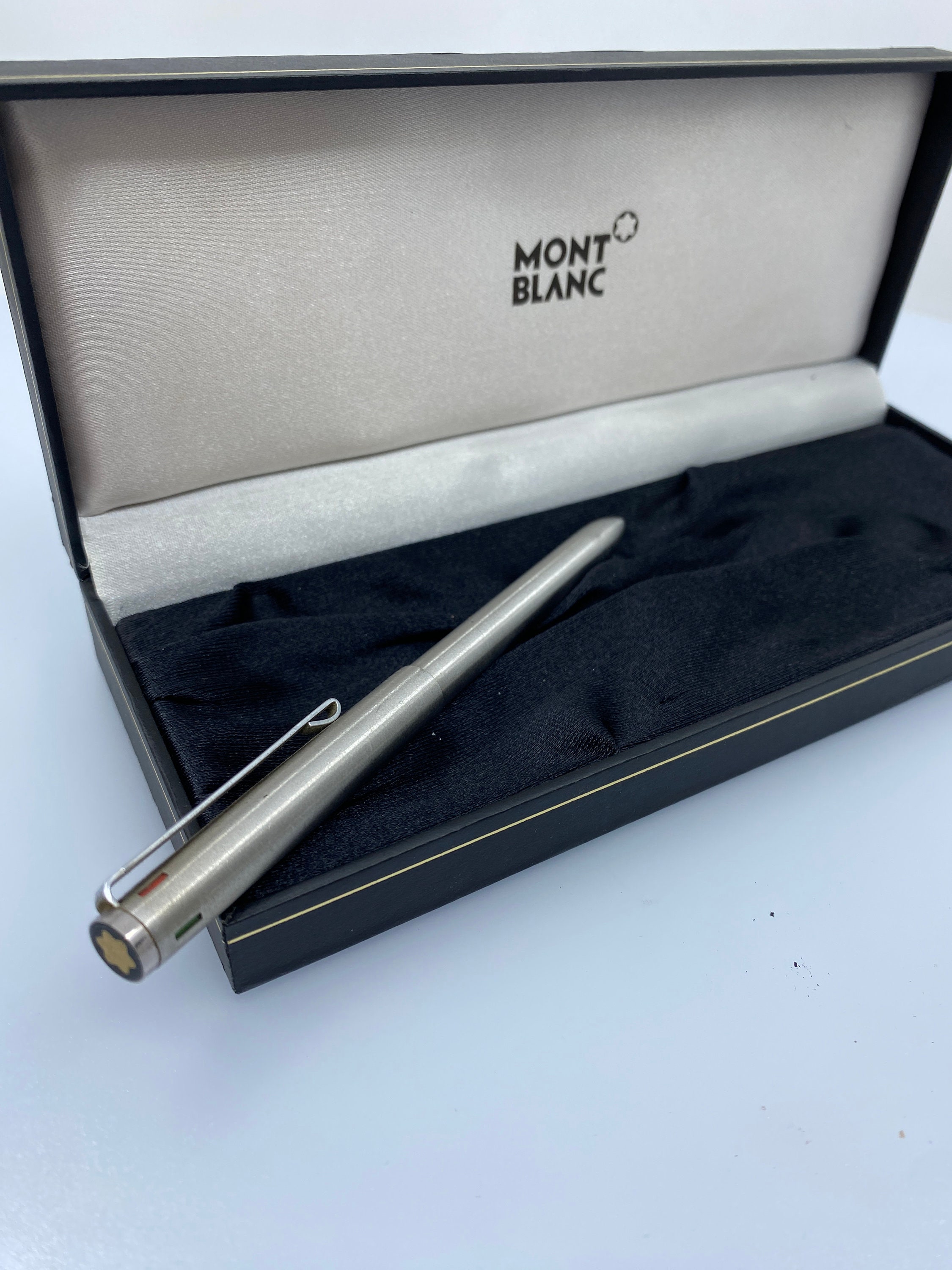 Montblanc noblesse 2025 ballpoint pen