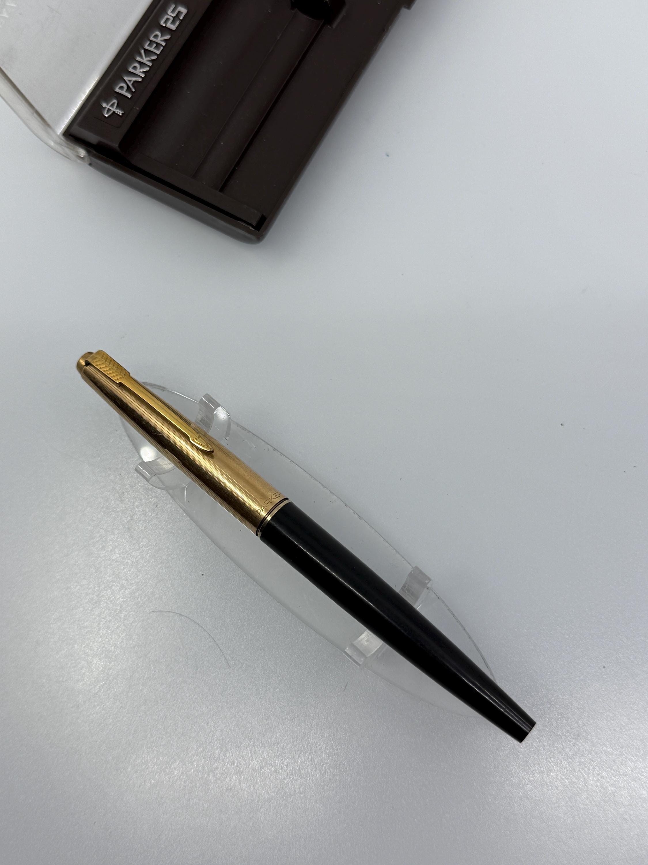 パーカー 45 万年筆 | 金メッキキャップ、ブラックバレル | 14K