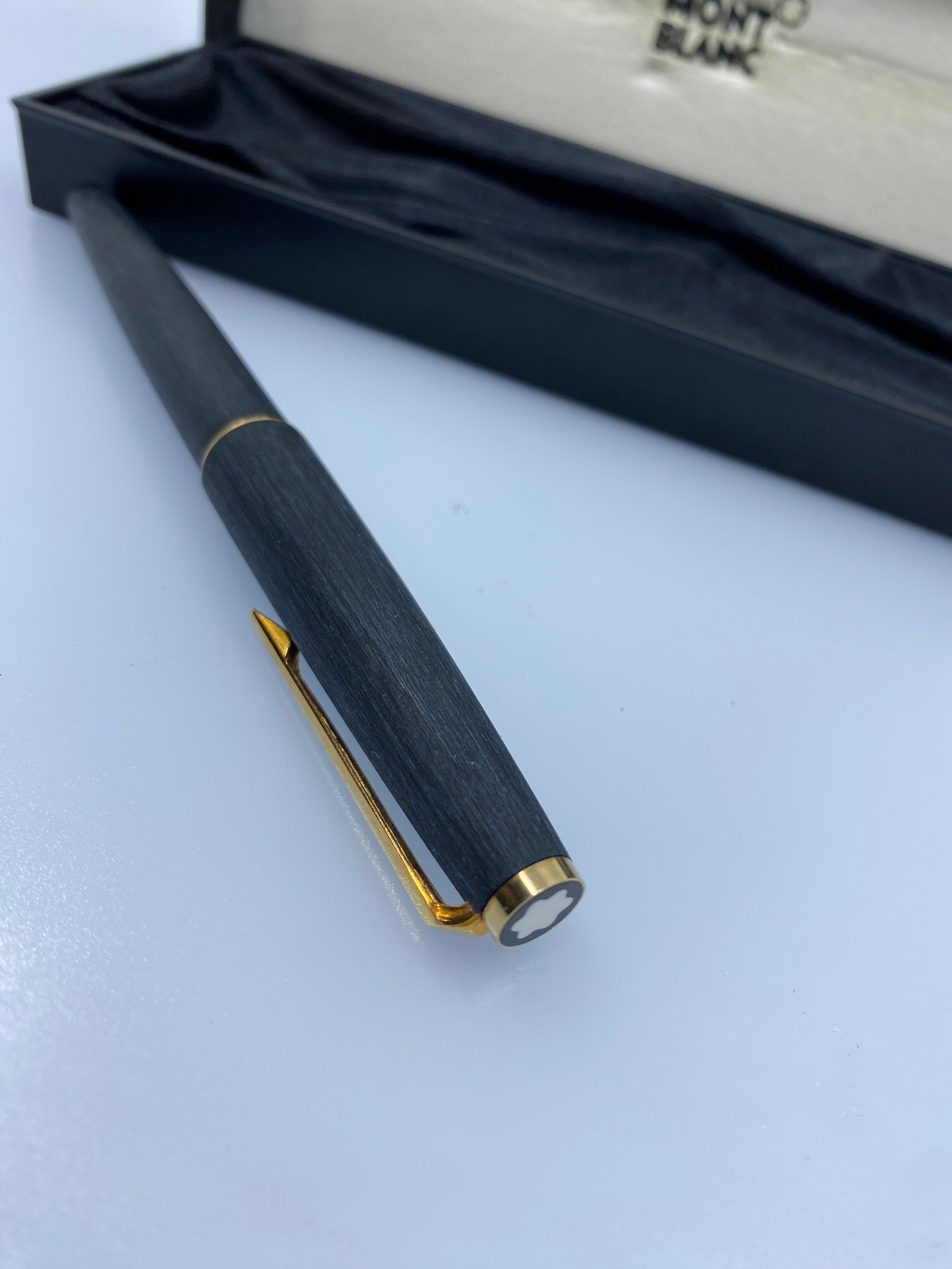 Montblanc 220 Fountain Pen - Black Resin and Gold Details - Etsy