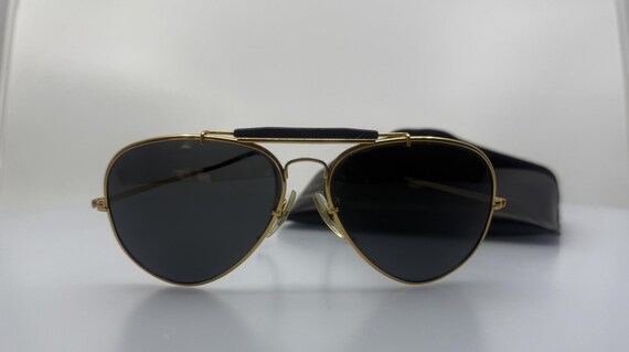 70s vintage aviator sunglasses. Black teardrop frame