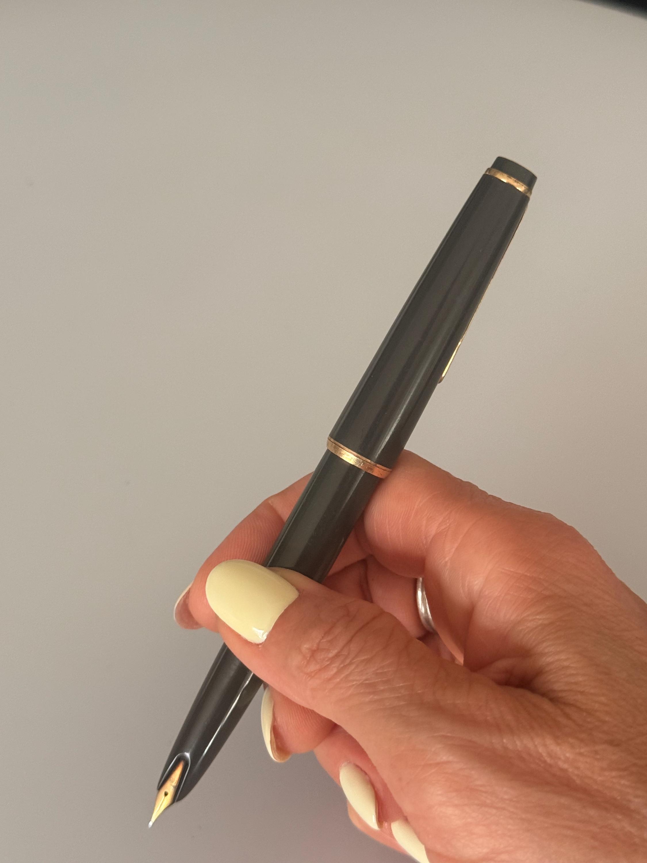 Montblanc モンブラン No.32 万年筆 14K 585 箱付 ビンテージ モンブラン No.32 万年筆、14C 585 ゴールドペン先