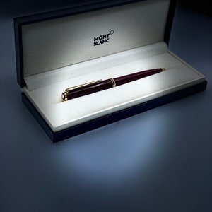Montblanc Classic Bordeaux - Penna a sfera in resina Bordeaux con dettagli placcati in oro