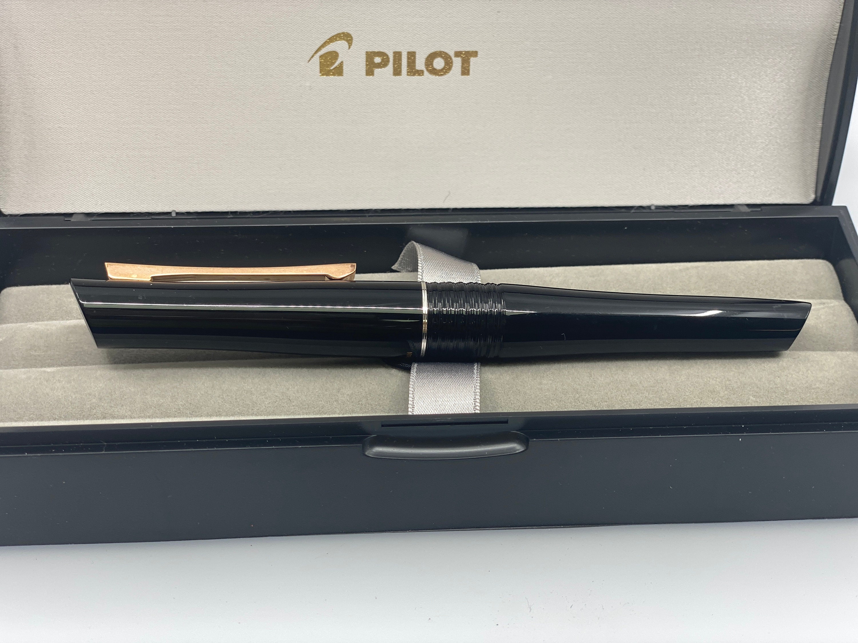Pilot Bamboo Fountain Pen Never Inked, Black Resin, 18K 750 Medium