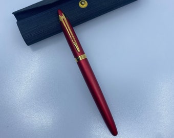 Parker 赤 万年筆 金メッキペン先 Parker 赤 万年筆 金メッキペン先 金にもいろいろありますが