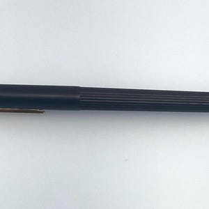 Eleganz und Präzision: Der Füllhalter LAMY Bicolor Gold