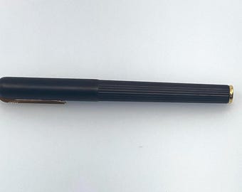 Eleganz und Präzision: Der Füllhalter LAMY Bicolor Gold