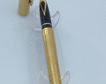 Sheaffer Targa 1007 Fountain Pen, Gold Geometric Crosshatch Finish