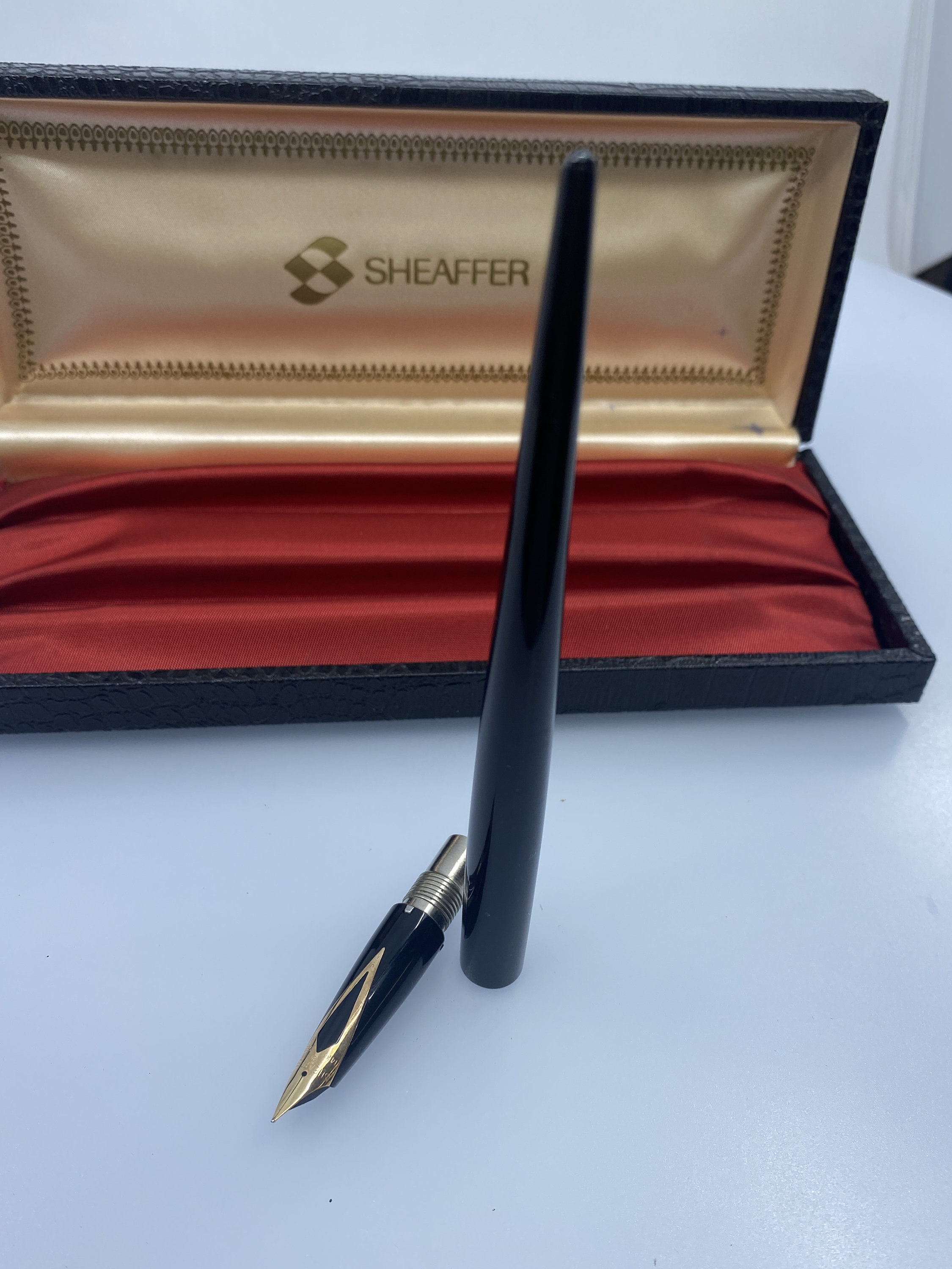 シェーファー デスク万年筆、ブラックテーパーボディ、14K 585金象嵌 