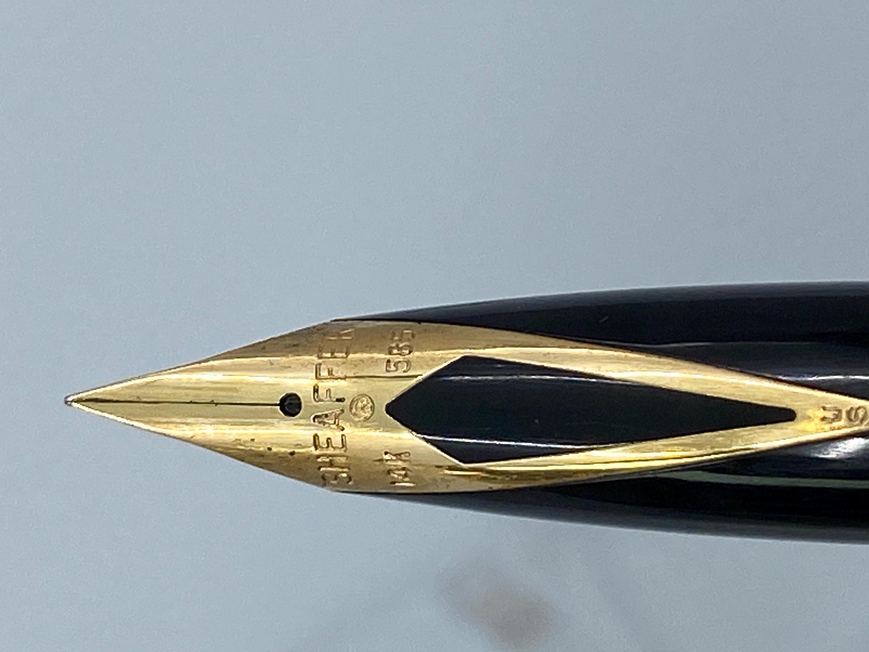 Sheaffer Targa 1007 Fountain Pen, Gold Geometric Square Pattern