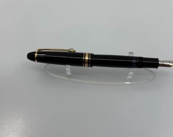 Montblanc Meisterstück 146 Fountain Pen • 18K Gold Nib • Classic