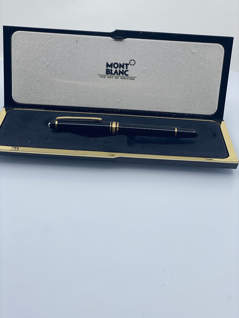 Montblanc Meisterstück 144: Classic Elegance in Fountain Pen from 1989 image 1