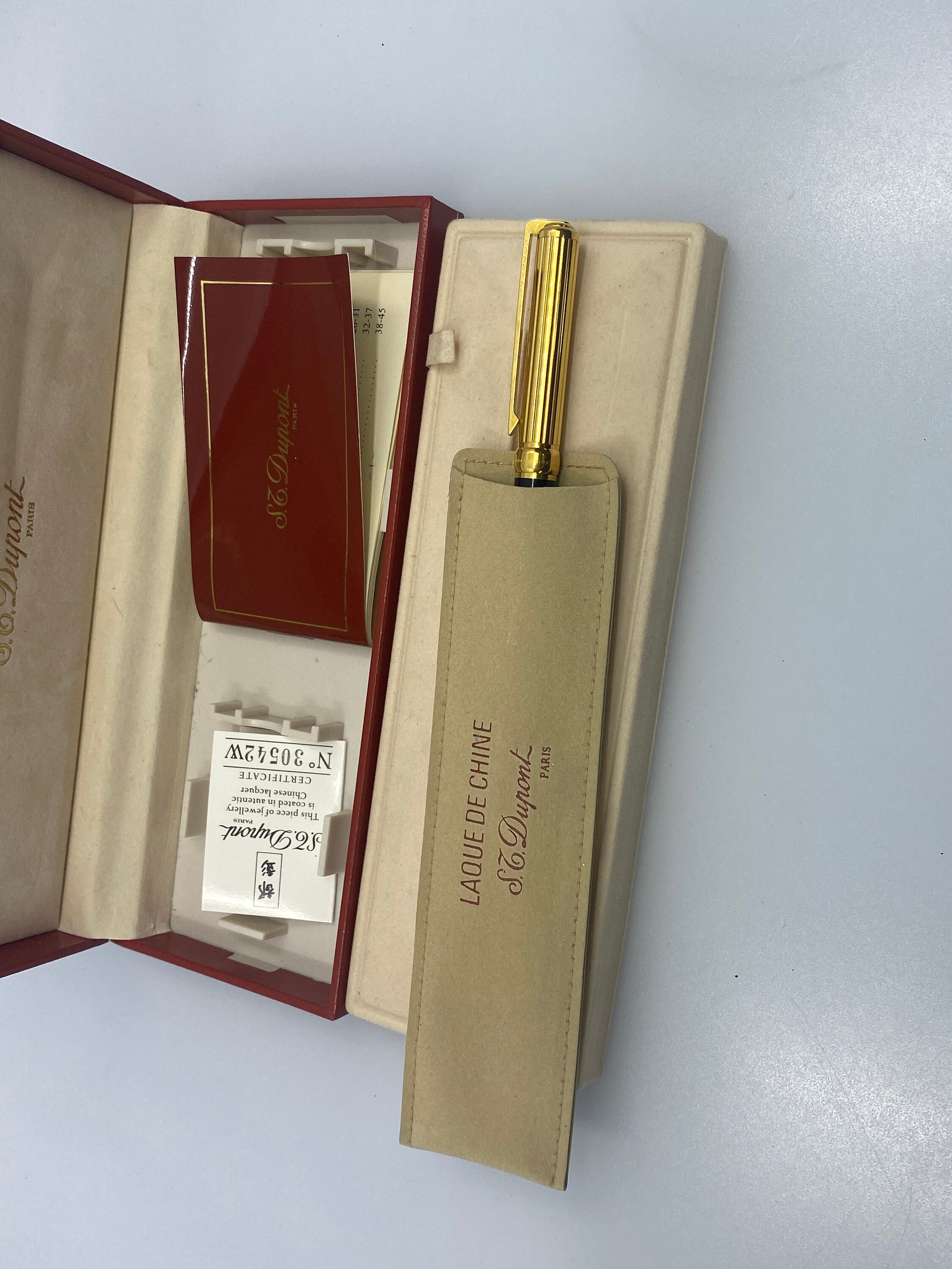 S.T. Dupont Gatsby Ballpoint Pen Black Laque De Chine Gold Tone
