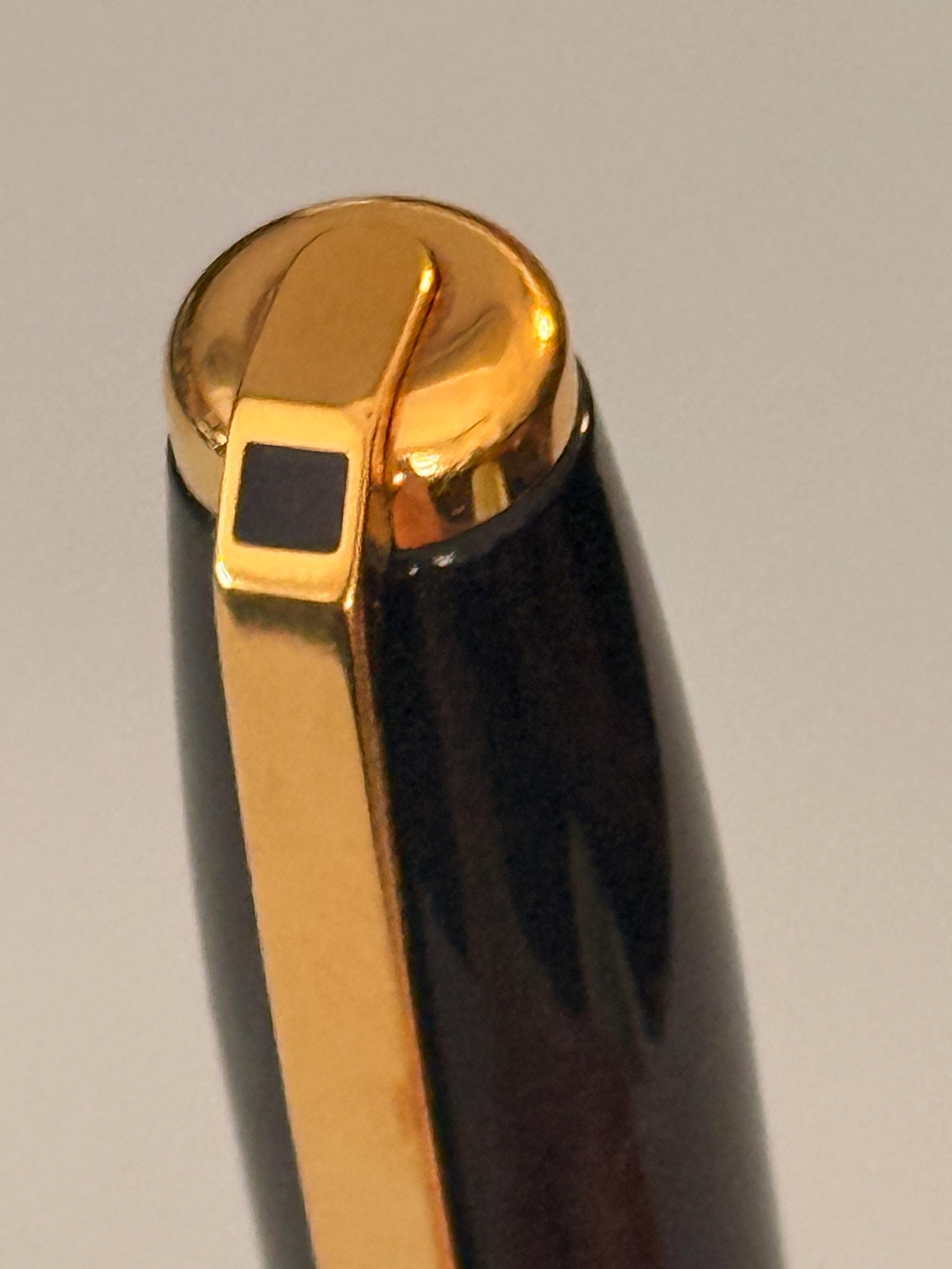 S.T.デュポン フィデリオ ブラック ラッカー ド シーヌ 万年筆、14K EF