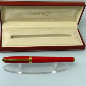 ST. Stylo à bille S.T. Dupont Classique laqué rouge avec garniture dorée et boîte d'origine