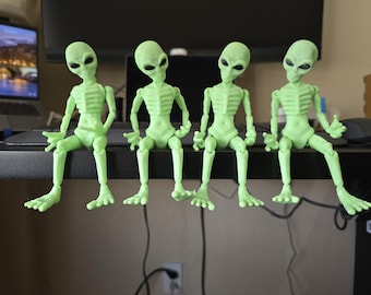 Glow-in-the-Dark Alien Figurine: 3D Printed Poseable Sci-Fi Desk Decor