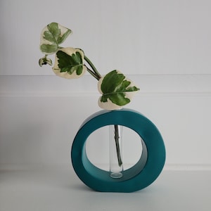 Round bud vase propagation station