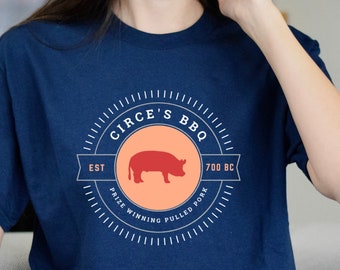 Circe BBQ, divertida camiseta unisex de estilo suave con mitos griegos, camiseta de mitología, regalo para profesores, atuendo de bibliotecario, camiseta de libros, camiseta de profesor de inglés