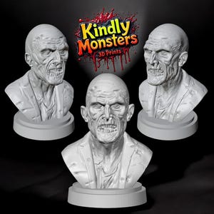 Peut inclure: Trois bustes imprimés en 3D d'une créature ressemblant à un zombie avec un visage détaillé et grotesque. Les bustes sont peints en gris clair et sont exposés sur des bases circulaires.