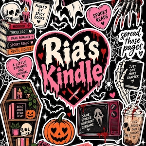 Pode incluir: Uma folha de autocolantes com ilustrações de terror, incluindo um fantasma, um crânio, uma estante em forma de caixão, abóboras, uma televisão com uma máscara e livros. O texto inclui "Ria's Kindle", "Coffee & Horror Movies" e "Horror Book Club".