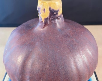 2000 Patricia Garrett Pottery California Artist "Red Onion Vase" - Satin finish (shiny, but not glossy) glaze on body