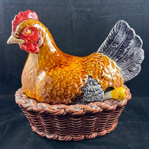 Vintage Bordallo pineiro brown nested hen soup tureen with ladle