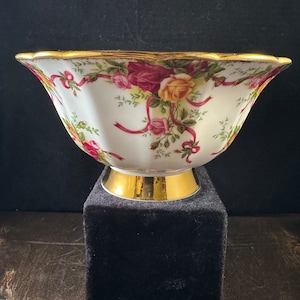 2002 Royal Albert Montrose Footed Serving Bowl
