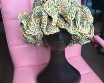 MODELLO CAPPELLO CON VOLANT