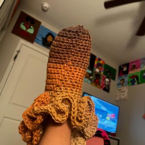 LATTE crochet ruffle sock