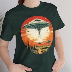 Sunset Abduction - Alien Flying Saucer Retro Sci-fi Concept Art T-shirt, Nostalgic Unisex Cotton Vintage Science Fiction Graphic Tee Shirt