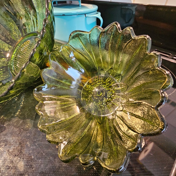 Vintage Indiana Glass Lily Pons avacado green 7" serving bowl