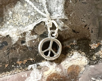 Sterling Silver Peace Sign necklace, Sterling Peace Sign Charm, Small retro Peace Sign charm, Sterling Retro charms, Sterling Retro Jewelry