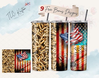 Puede incluir: Tres vasos de acero inoxidable con diferentes diseños. El primer vaso presenta un diseño de balas doradas. El segundo vaso presenta un diseño de una bandera estadounidense con las palabras "We the People" y "1776". El tercer vaso presenta un diseño de una bandera estadounidense con un esquema de color rojo, blanco y azul.