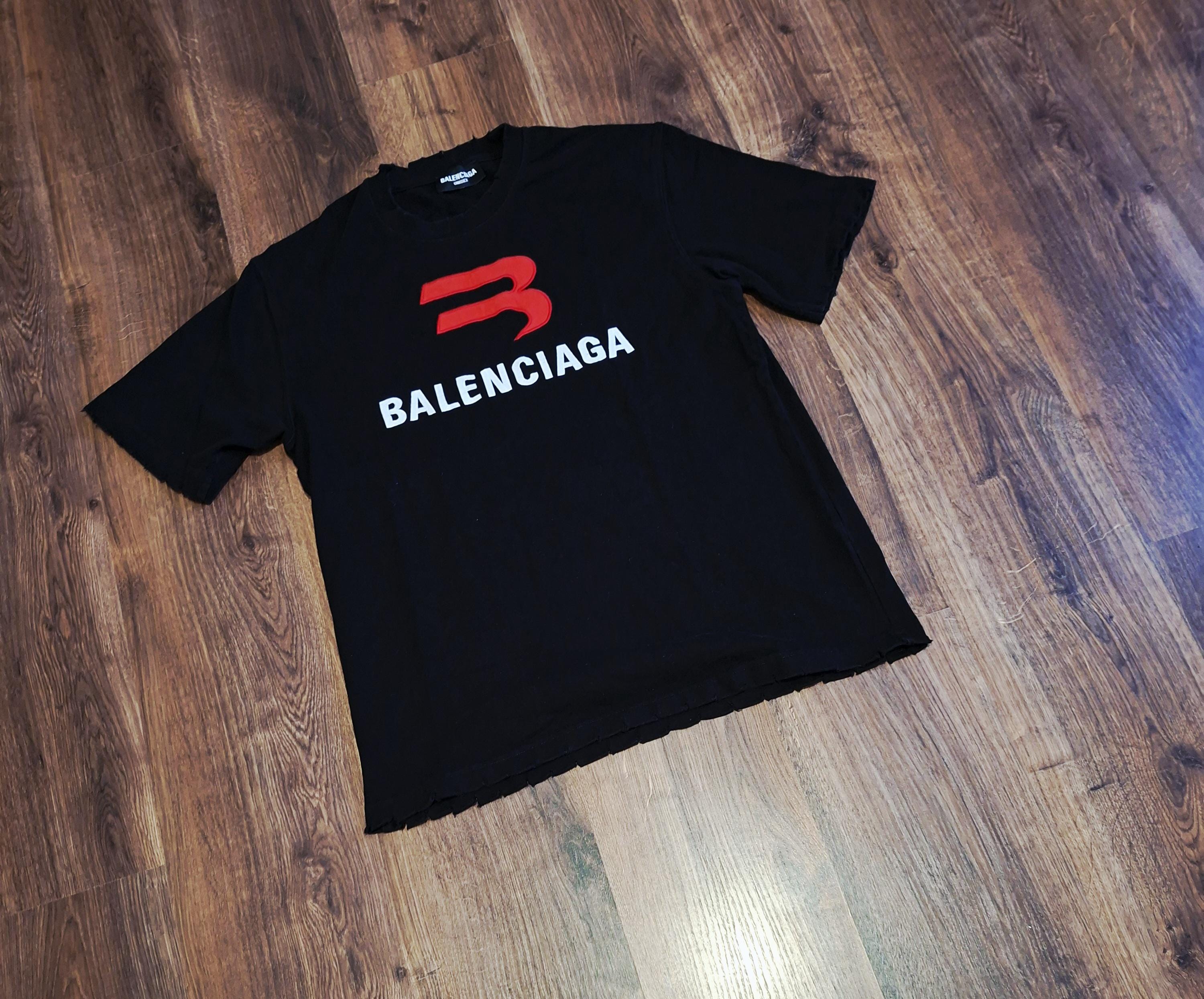 Man's Unique Balenciaga T-shirt With Great Embroidered Logo