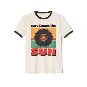 Retro Ringer T-Shirt: &#39;Here Comes The Sun&#39; Print, Summer Vibes, Unisex Fashion, Casual Wear, Perfect Gift for Music Lovers, Festivals, [...]