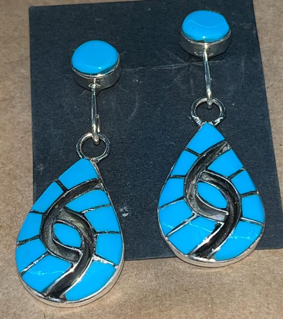 Cute Zuni Native American Sterling Silver Coral Snow White Earrings Cute Zuni Native American Sterling Silver Coral Snow White Earrings