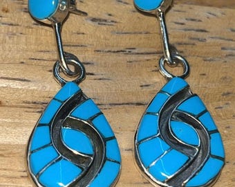 Native American Zuni handgemachte traditionelle klassische stilvolle Sterling Silber Inlay Türkis Ohrringe -Amy Quandalcy